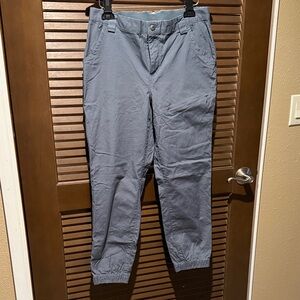NWOT Duluth Trading Co Women’s Gray Cargo Utility Pants. Size 10